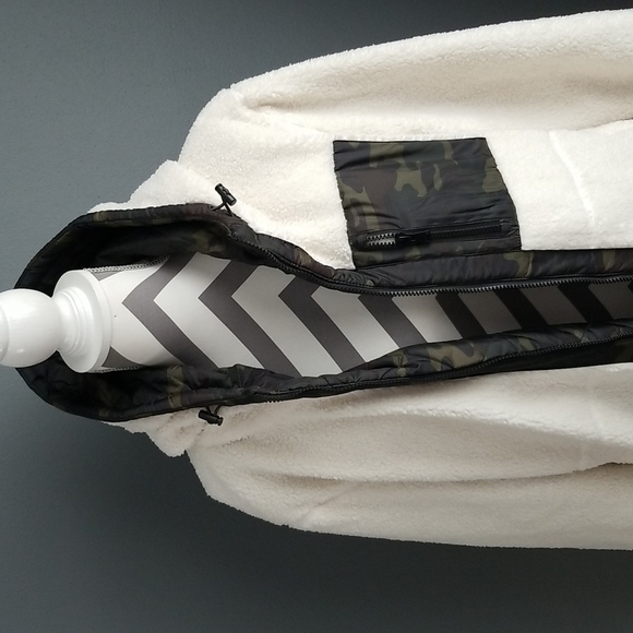 Camo Sherpa Reversible Jacket NWT. - Picture 3 of 10